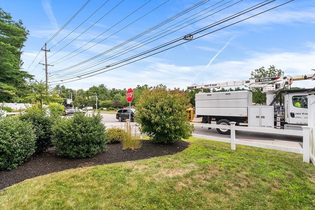 2 Oreilly Ln, Foxboro, MA 02035