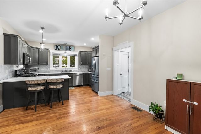 2 Oreilly Ln, Foxboro, MA 02035