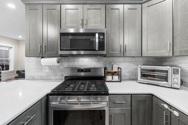 2 Oreilly Ln, Foxboro, MA 02035