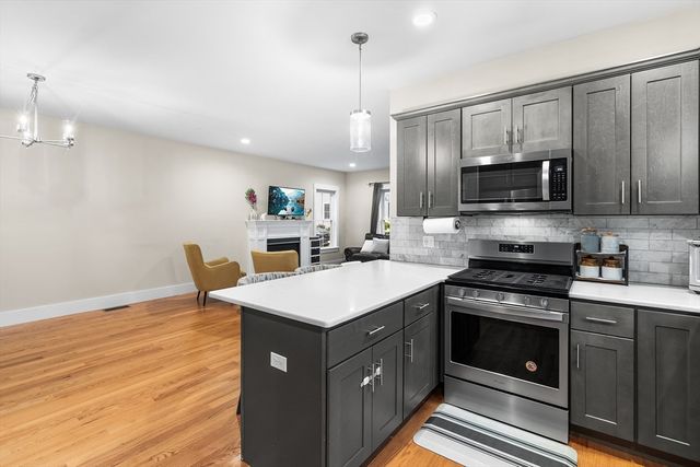 2 Oreilly Ln, Foxboro, MA 02035