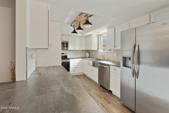 25843 S NEW TOWN Drive, Sun Lakes, AZ 85248