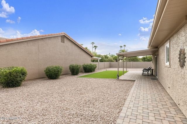 25843 S NEW TOWN Drive, Sun Lakes, AZ 85248