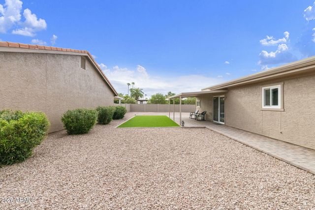 25843 S NEW TOWN Drive, Sun Lakes, AZ 85248