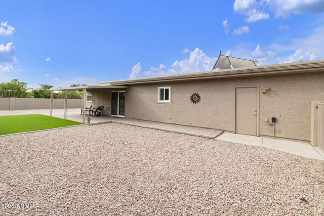 25843 S NEW TOWN Drive, Sun Lakes, AZ 85248