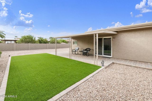 25843 S NEW TOWN Drive, Sun Lakes, AZ 85248