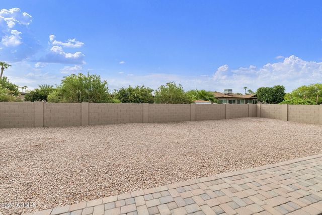 25843 S NEW TOWN Drive, Sun Lakes, AZ 85248