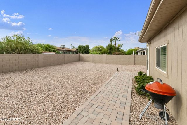 25843 S NEW TOWN Drive, Sun Lakes, AZ 85248