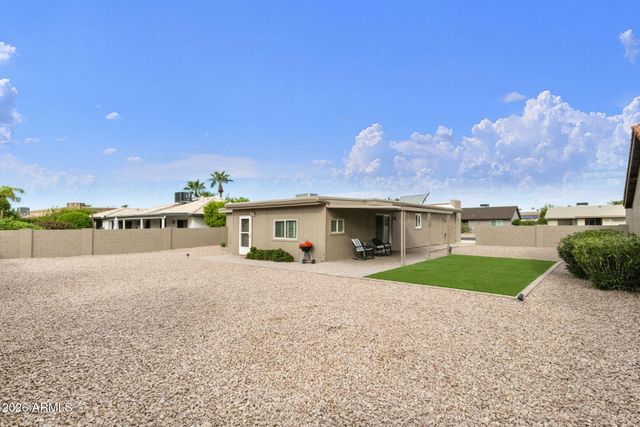 25843 S NEW TOWN Drive, Sun Lakes, AZ 85248