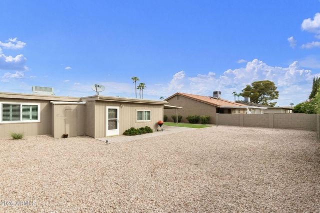 25843 S NEW TOWN Drive, Sun Lakes, AZ 85248