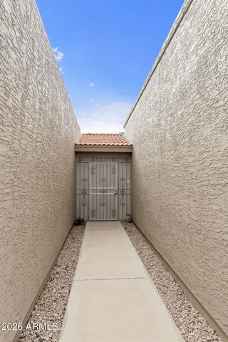 25843 S NEW TOWN Drive, Sun Lakes, AZ 85248