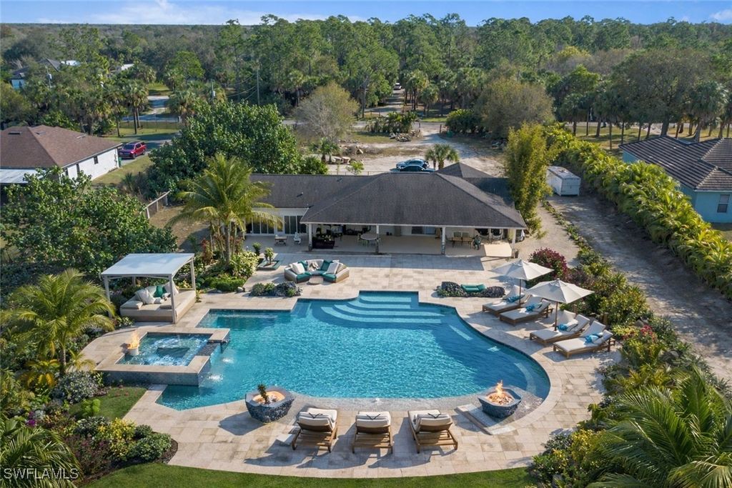 321 14th ST NE, Naples, FL 34120