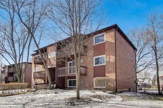 682 DAISY Lane 213, Roselle, IL 60172