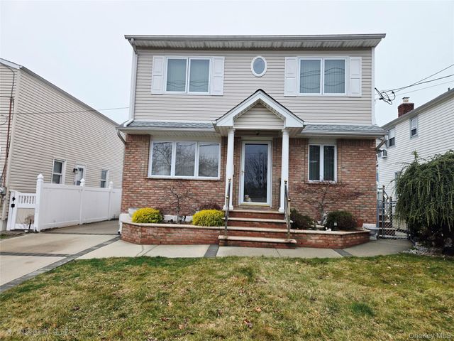157 Barwick Boulevard, Mineola, NY 11501