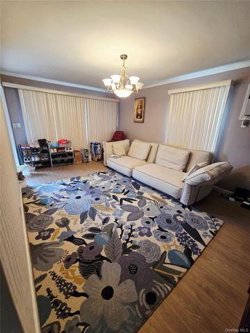 157 Barwick Boulevard, Mineola, NY 11501