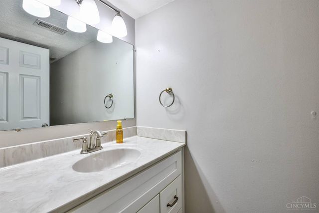 1627 Congress Hill Lane, Fairfield, OH 45014