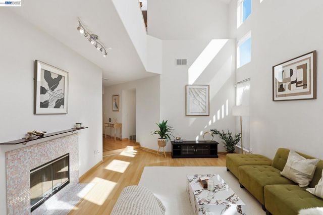 906 Vista Pointe Dr, San Ramon, CA 94582