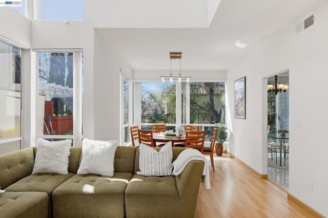 906 Vista Pointe Dr, San Ramon, CA 94582