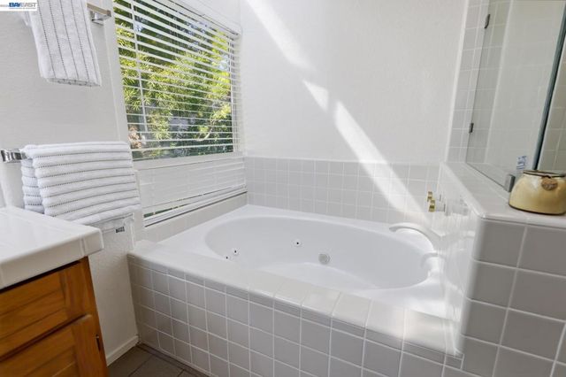 906 Vista Pointe Dr, San Ramon, CA 94582