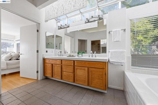 906 Vista Pointe Dr, San Ramon, CA 94582