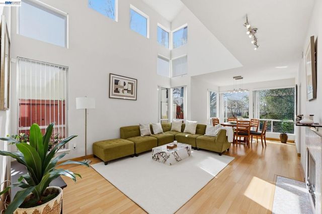 906 Vista Pointe Dr, San Ramon, CA 94582