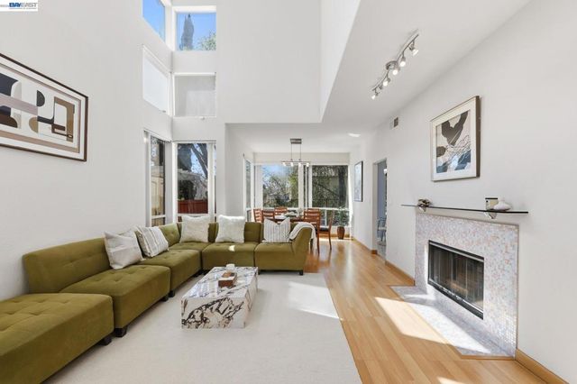 906 Vista Pointe Dr, San Ramon, CA 94582