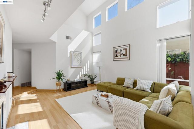 906 Vista Pointe Dr, San Ramon, CA 94582