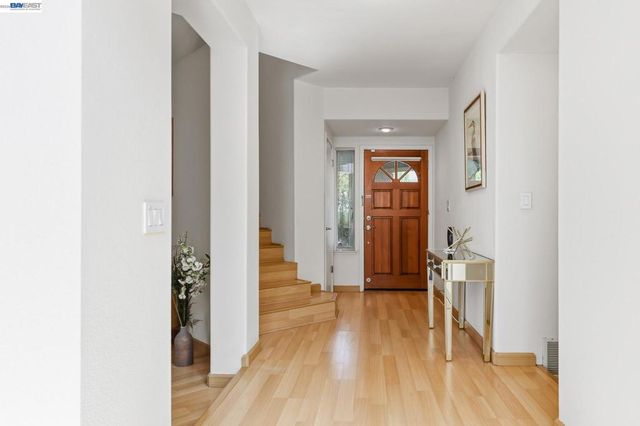 906 Vista Pointe Dr, San Ramon, CA 94582