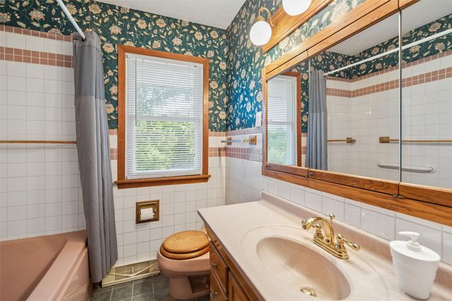3233 Linworth Lane, Des Moines, IA 50315