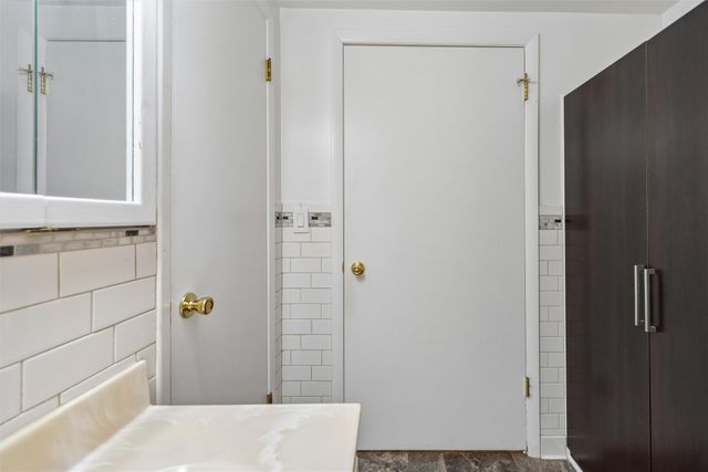 3233 Linworth Lane, Des Moines, IA 50315
