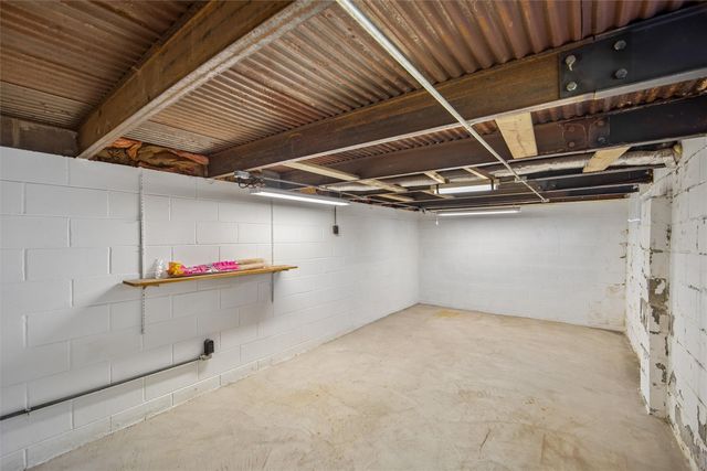 3233 Linworth Lane, Des Moines, IA 50315