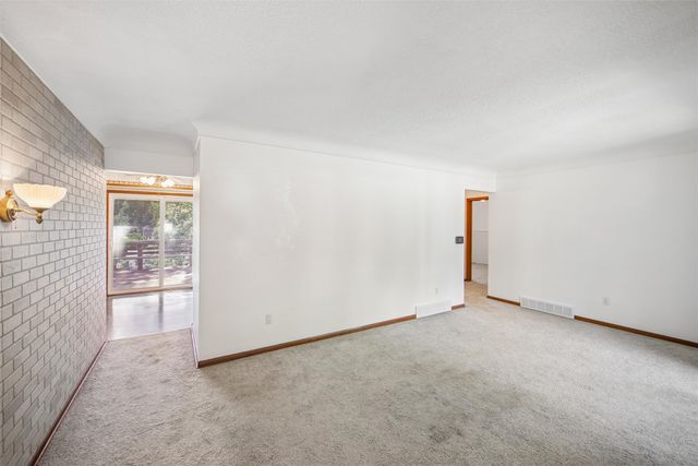 3233 Linworth Lane, Des Moines, IA 50315