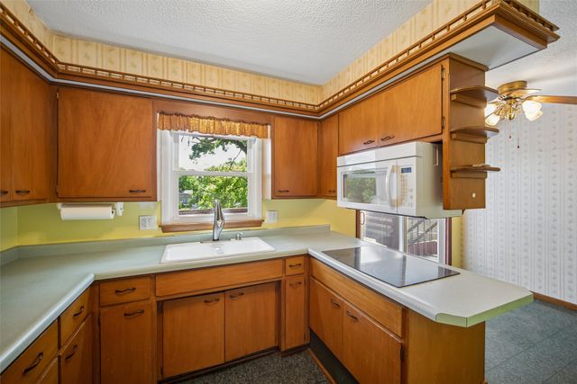 3233 Linworth Lane, Des Moines, IA 50315