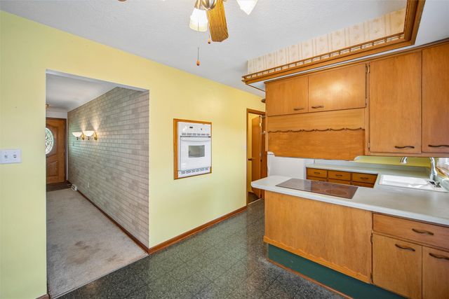 3233 Linworth Lane, Des Moines, IA 50315