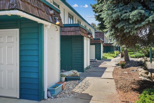 2121 E Upriver Dr, Spokane, WA 99207
