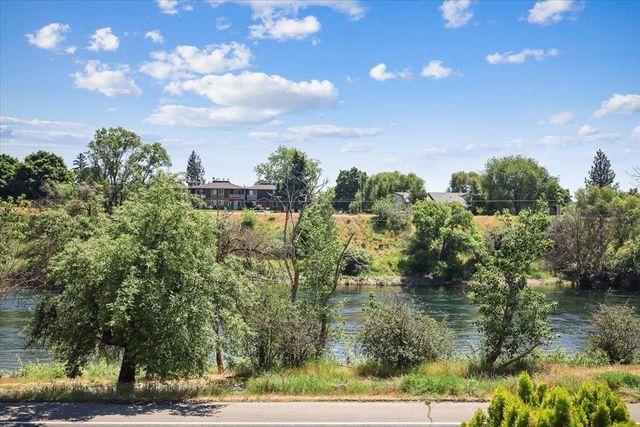 2121 E Upriver Dr, Spokane, WA 99207