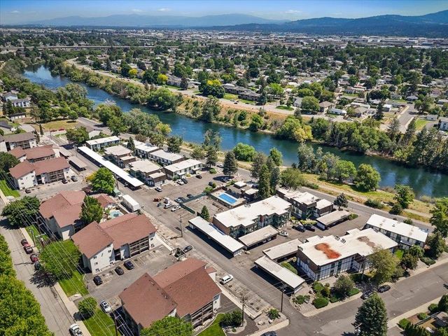2121 E Upriver Dr, Spokane, WA 99207