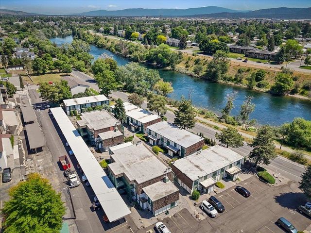 2121 E Upriver Dr, Spokane, WA 99207