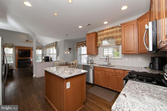 7 KYLE CT, Mount Laurel, NJ 08054