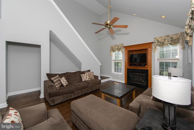 7 KYLE CT, Mount Laurel, NJ 08054