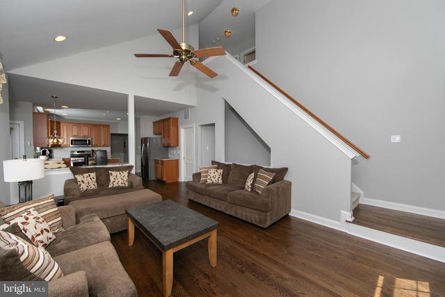7 KYLE CT, Mount Laurel, NJ 08054