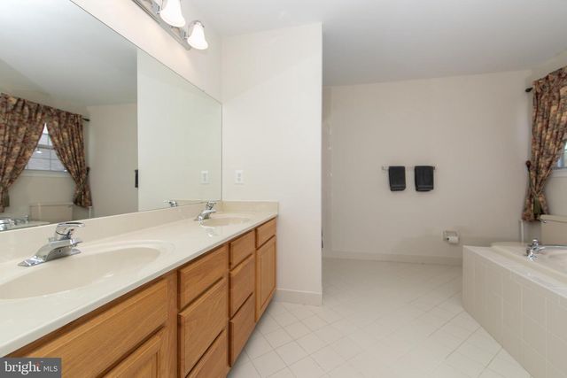 7 KYLE CT, Mount Laurel, NJ 08054