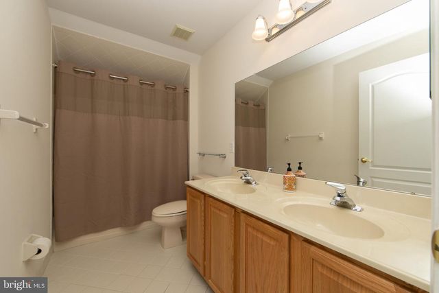 7 KYLE CT, Mount Laurel, NJ 08054