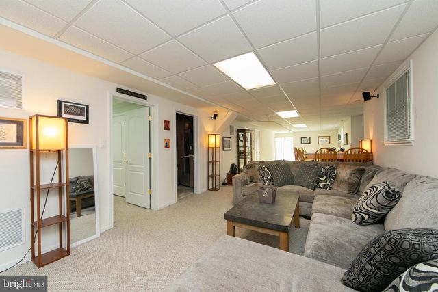 7 KYLE CT, Mount Laurel, NJ 08054