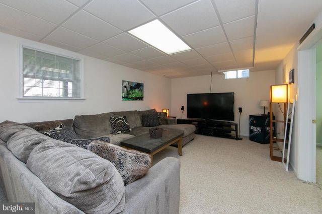 7 KYLE CT, Mount Laurel, NJ 08054