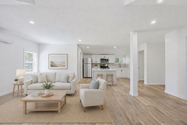 157 W Bacon St 1, Plainville, MA 02762