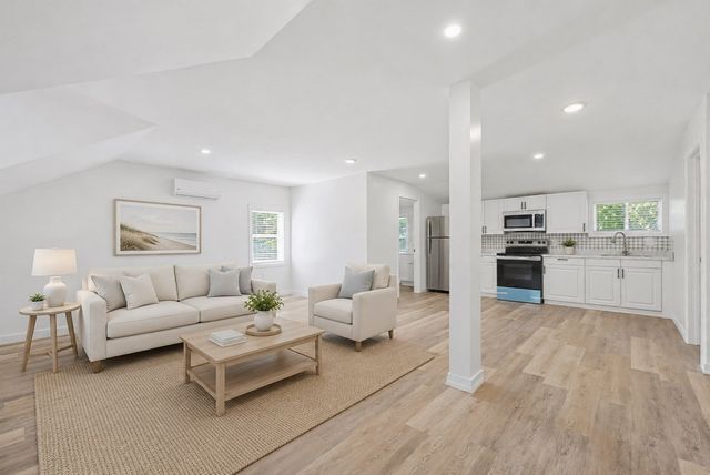 157 W Bacon St 1, Plainville, MA 02762