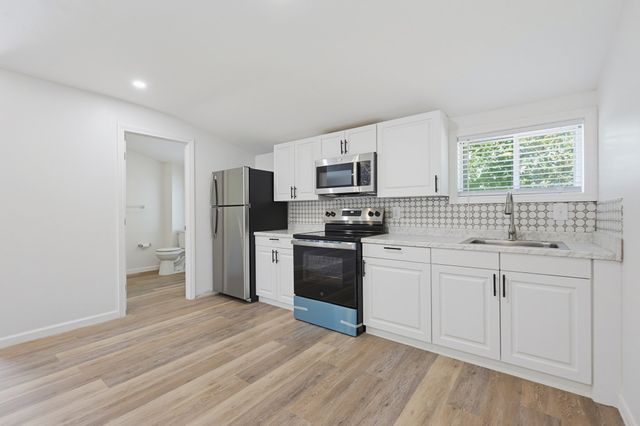 157 W Bacon St 1, Plainville, MA 02762