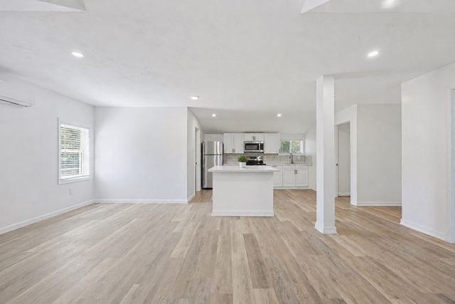 157 W Bacon St 1, Plainville, MA 02762
