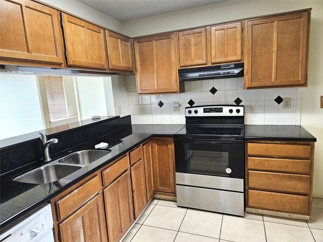 8215 Summer Quail Drive, Houston, TX 77489