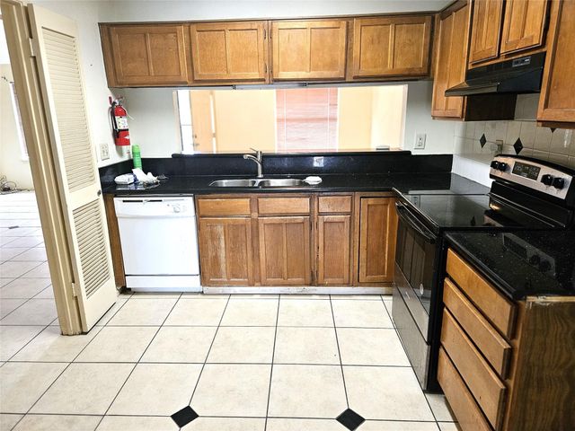 8215 Summer Quail Drive, Houston, TX 77489